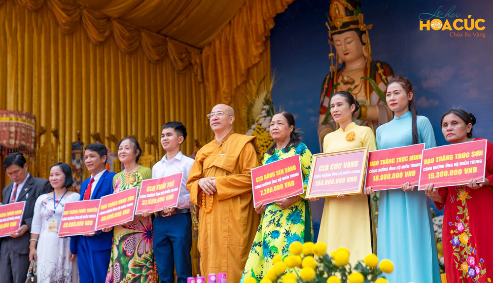 Các tổ chức, đạo tràng, cá nhân phát tâm ủng hộ để giúp đỡ đồng bào miền Trung trong Lễ hội Hoa Cúc chùa Ba Vàng 2020