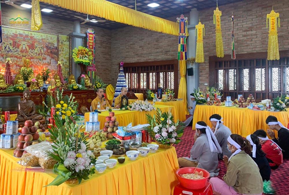 Chư Tăng chỉ dạy gia đình Phật tử Vũ Thị Hợi 