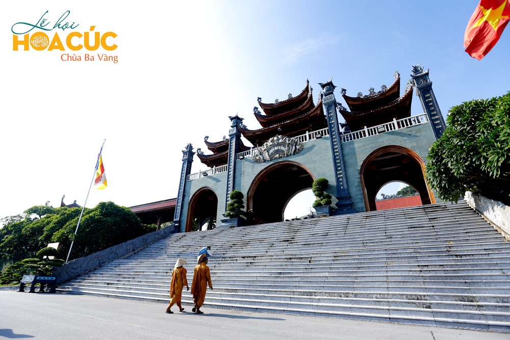 Chư Tăng chùa Ba Vàng khảo sát khu vực Cổng Tam Quan Nội cho Lễ hội Hoa Cúc 2020