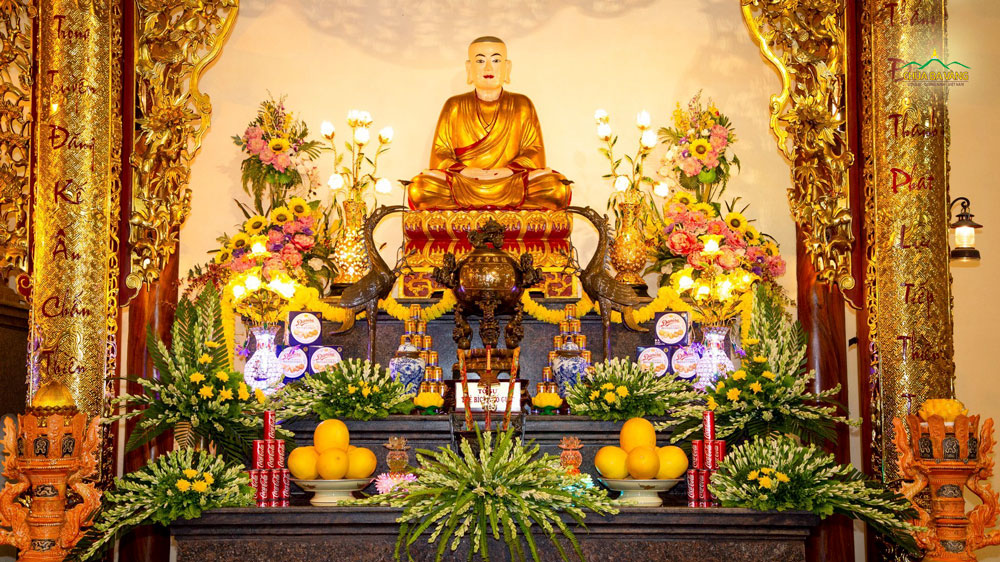 Nơi thờ tự Tổ Sư Ma Ha Sa Môn Tuệ Bích Phổ Giác được bày trí khéo léo bởi bàn tay của các Phật tử