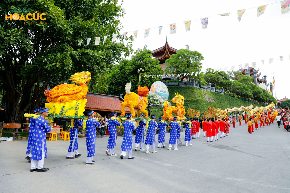 Nghi thức tứ linh Rước lục phẩm cúng dường tại Lễ hội Hoa Cúc chùa Ba Vàng 2020