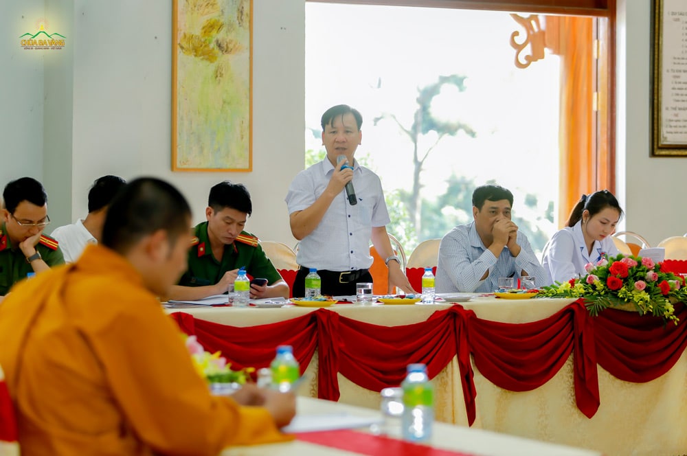 Ông Nguyễn Nhật Thủy - Phó Chủ tịch UBND phường Quang Trung phát biểu tại buổi họp