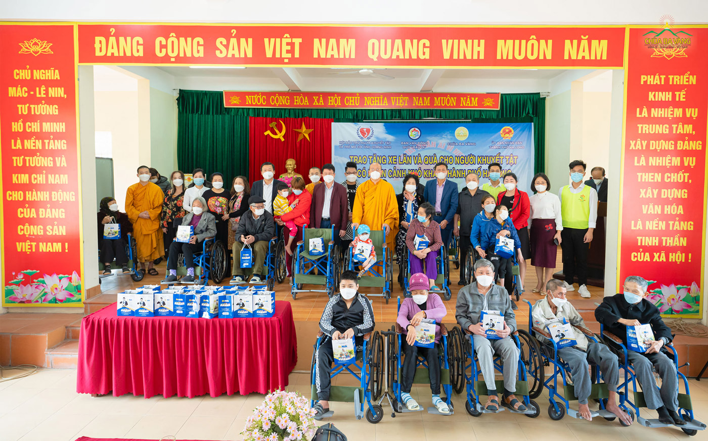 Tại xã Sơn Dương (TP. Hạ Long), những phần quà ý nghĩa đã được trao tặng đến những người khuyết tật có hoàn cảnh khó khăn