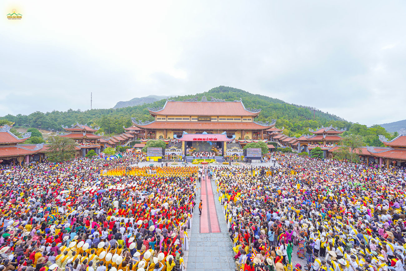 Một lễ hội thu hút 4 vạn người với quy mô chưa bao giờ có tại chùa Ba Vàng    