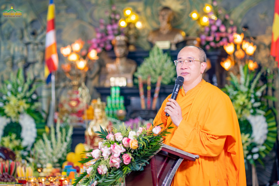 Đại Đức Thích Trúc Thái Minh bày tỏ cảm xúc trong buổi lễ