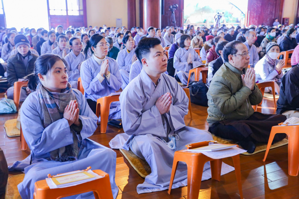 Đông đảo nhân dân, Phật tử về chùa Ba Vàng tham dự lễ cầu siêu sáng ngày 29/11/Nhâm Dần
