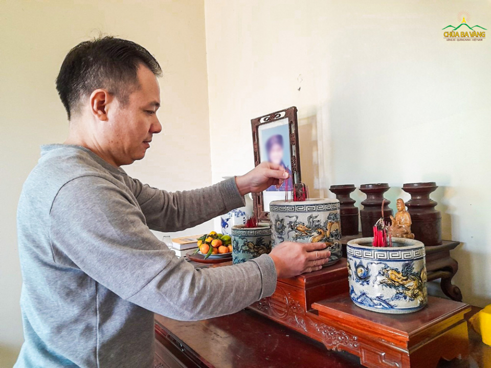 Anh Nguyễn Thế Huyên có thực hành bao sái bát hương khi bàn thờ không được sạch sẽ