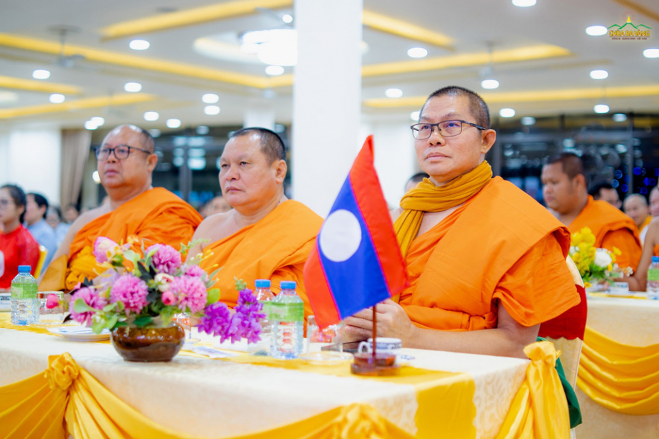 Chư Tôn đức Tăng Phật giáo Lào tham dự chương trình 