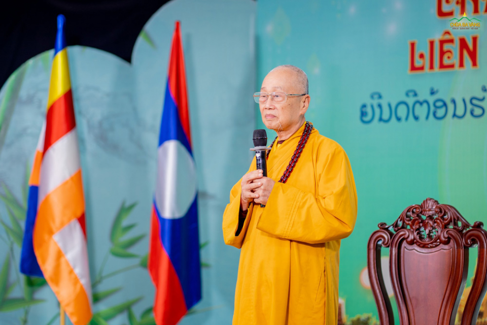 Hòa thượng Thích Tánh Nhiếp - Phó Chủ tịch Hội đồng Trị sự GHPG Việt Nam, Phó trưởng ban Tăng sự Trung ương, đặc trách Phật giáo Việt Nam tại Lào ban lời đạo từ đến đại chúng