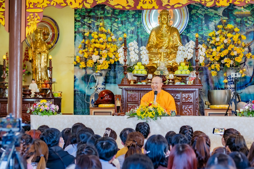 Tại chùa Đại Nam, Himeji Sư Phụ đã truyền trao giáo Pháp nhiệm màu của Đức Thế Tôn đến với đông đảo nhân dân và các Phật tử