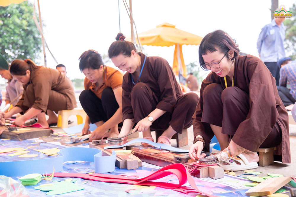 Niềm hạnh phúc của người con Phật khi được tham gia vào công tác chuẩn bị cho Đại lễ Phật đản