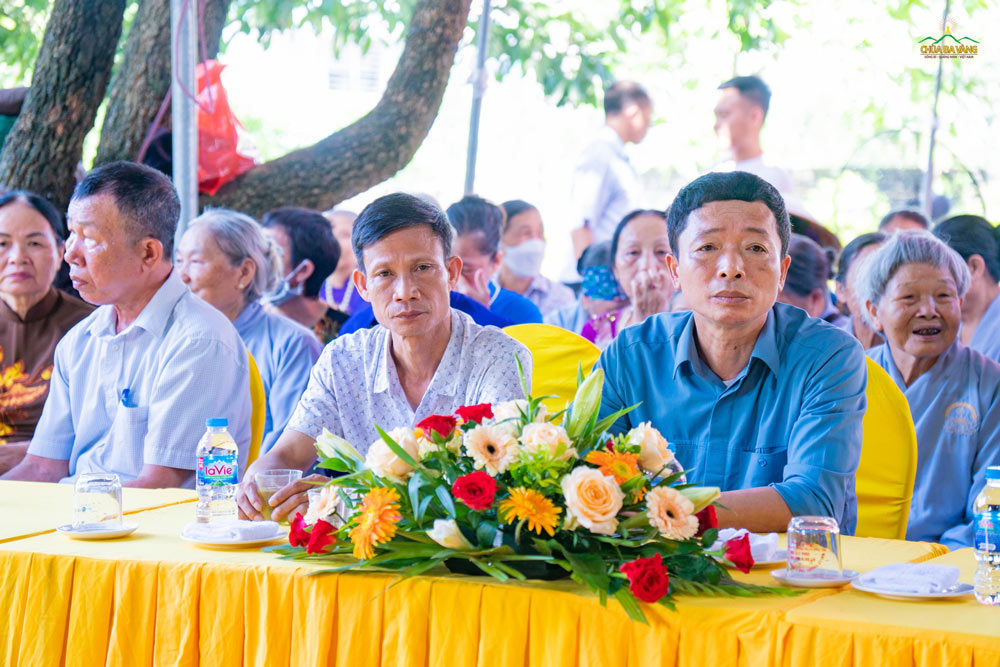 Đại diện chính quyền địa phương xã Bãi Sậy, huyện Ân Thi, tỉnh Hưng Yên tham dự chương trình