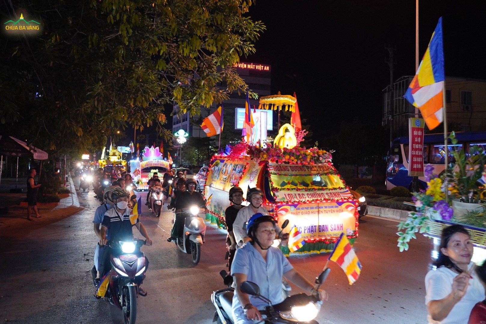 Xe diễu hành của huyện Tuyên Hóa