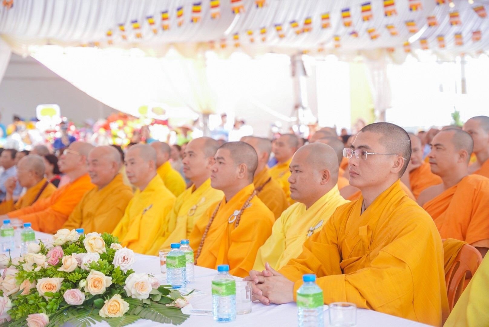 Quý chư Tôn đức Tăng quang lâm tham dự đại lễ Phật đản