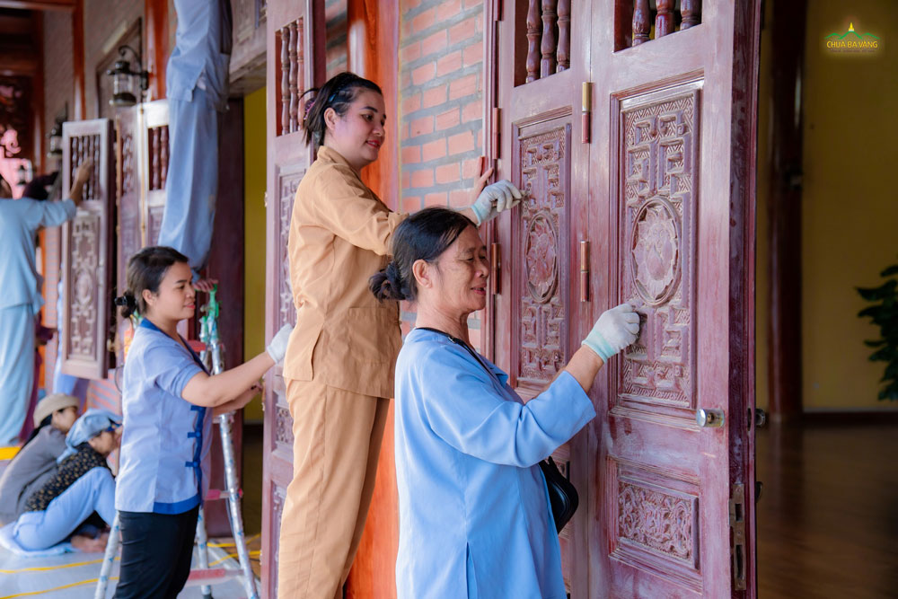 Ai cũng hoan hỷ làm phận sự