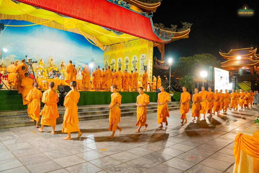 Chư Tăng quang lâm tác lễ đàn chẩn tế kết đàn Lương Hoàng Bảo Sám 2023.