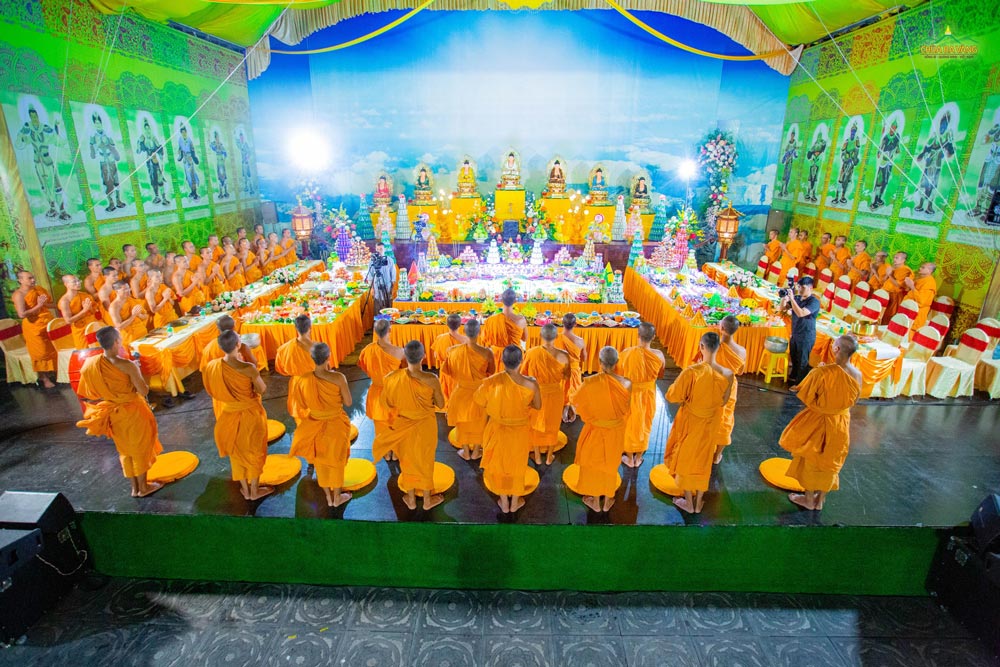 Lễ chẩn tế kết đàn được diễn ra trong không khí trang nghiêm.