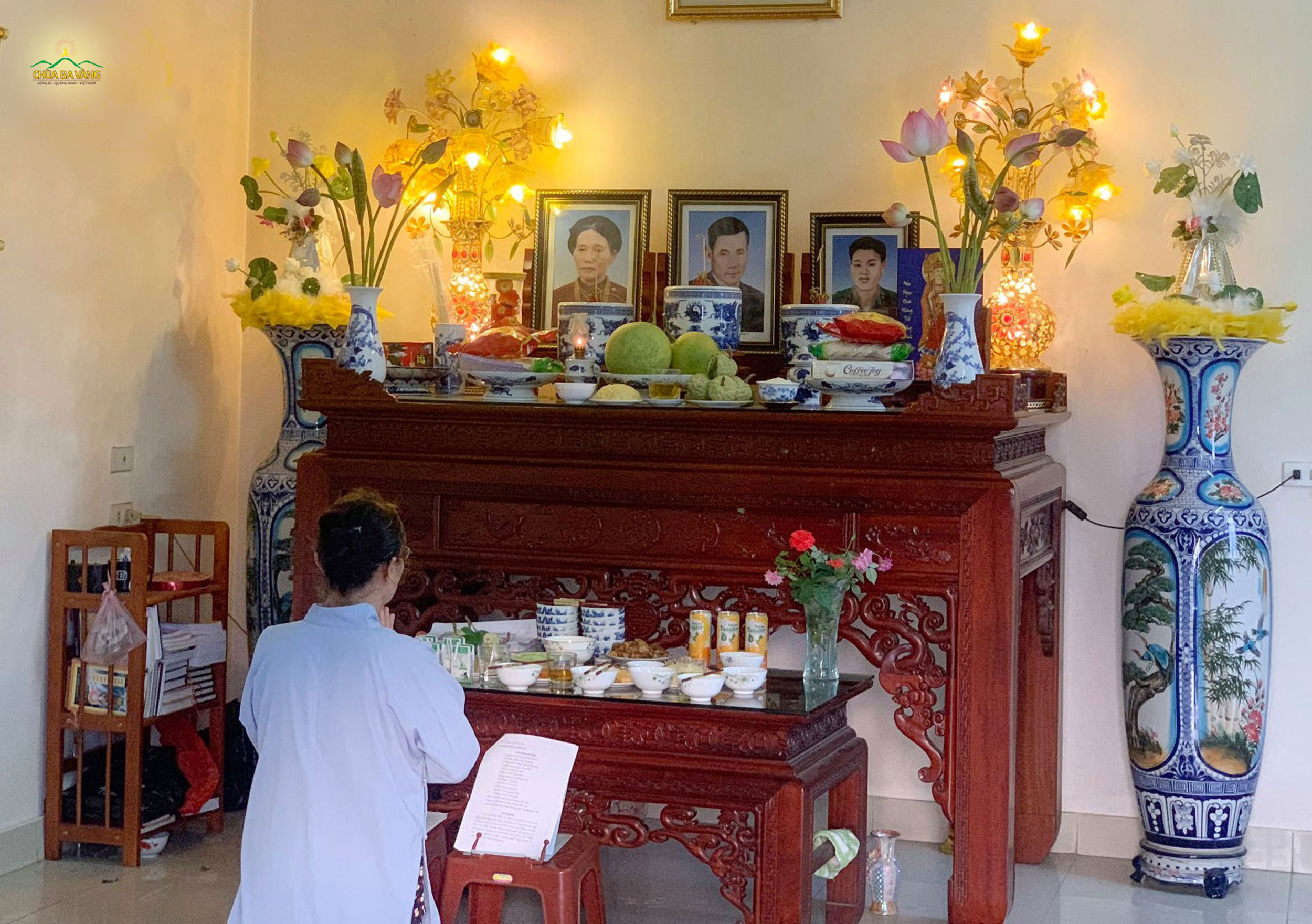 Phật tử chùa Ba Vàng cúng Rằm tháng Giêng tại nhà