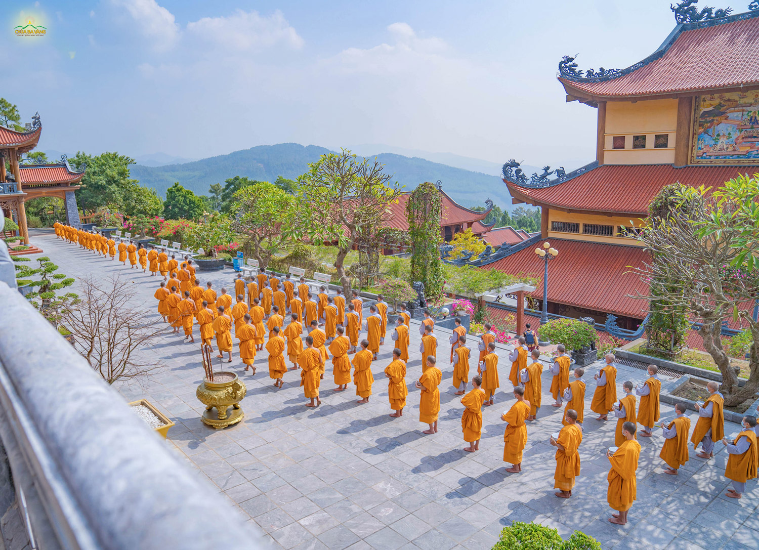   Toàn cảnh chư Tăng Ni chùa Ba Vàng hồi quy  