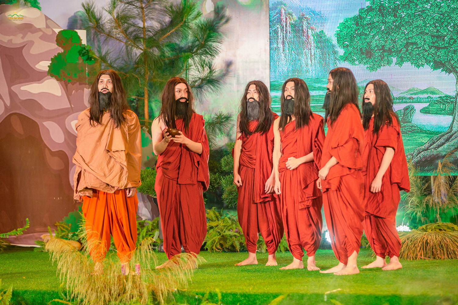   Thái tử Tất Đạt Đa và 5 anh em ông Kiều Trần Như tu khổ hạnh trong vở kịch “Bát cháo sữa của Nàng Sujata và sự kiện Đức Phật thành đạo”  
