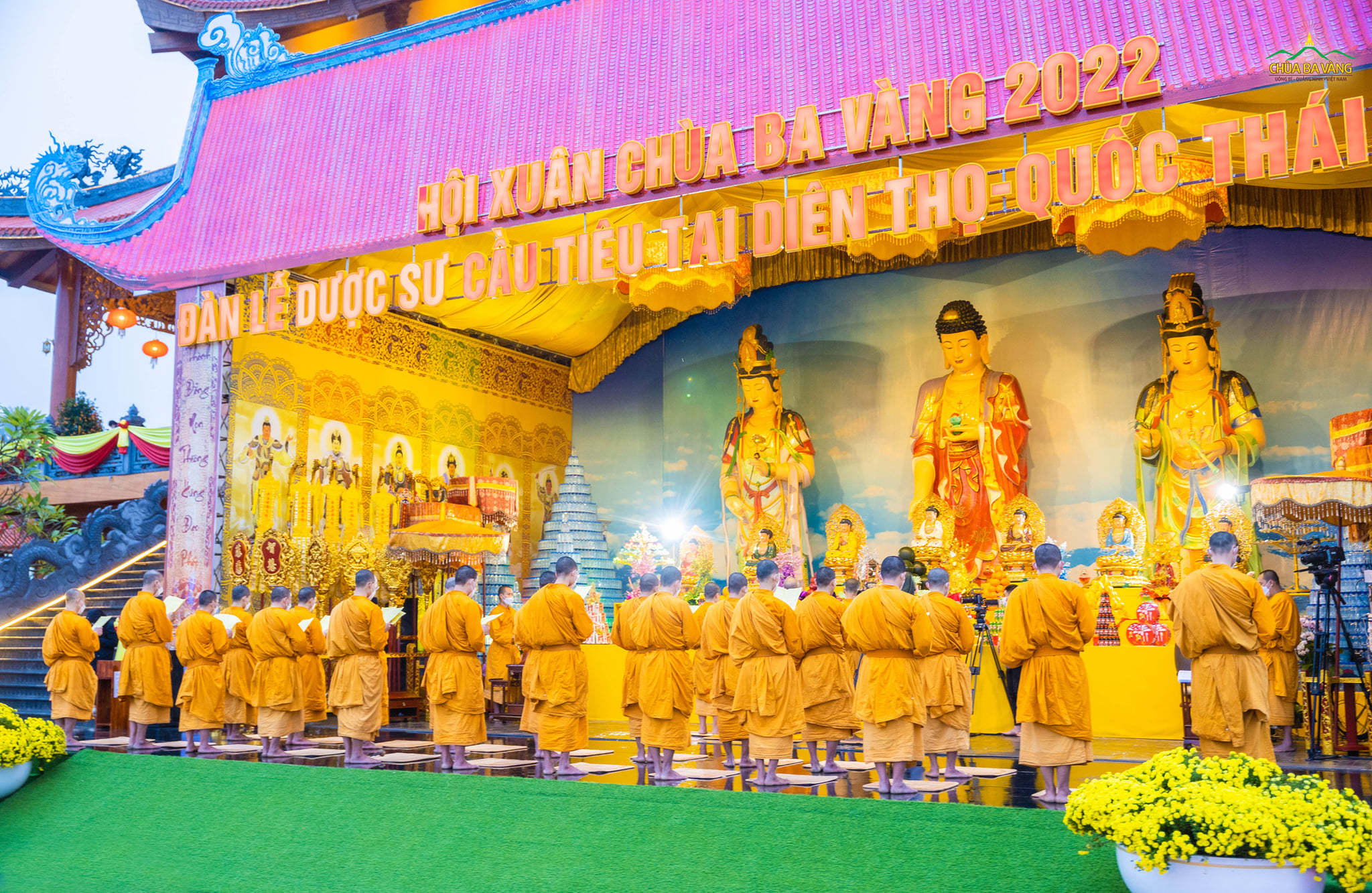 Chư Tăng chùa Ba Vàng tác lễ khai đàn Dược Sư cầu quốc thái dân an năm Nhâm Dần  