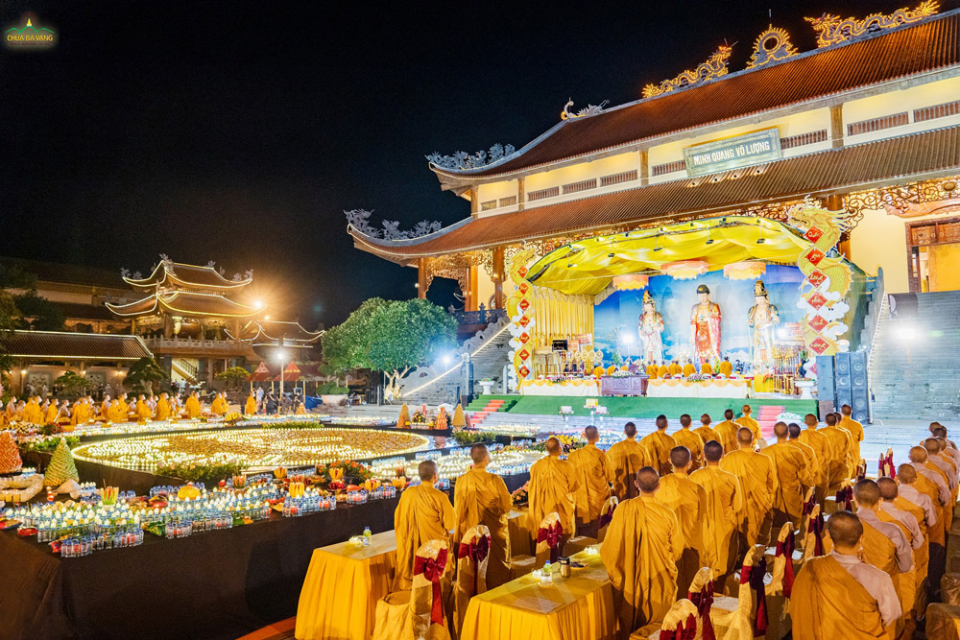  Lễ cầu siêu phả độ gia tiên tại chùa Ba Vàng nhân mùa Vu Lan Báo Hiếu (ảnh năm 2021)  