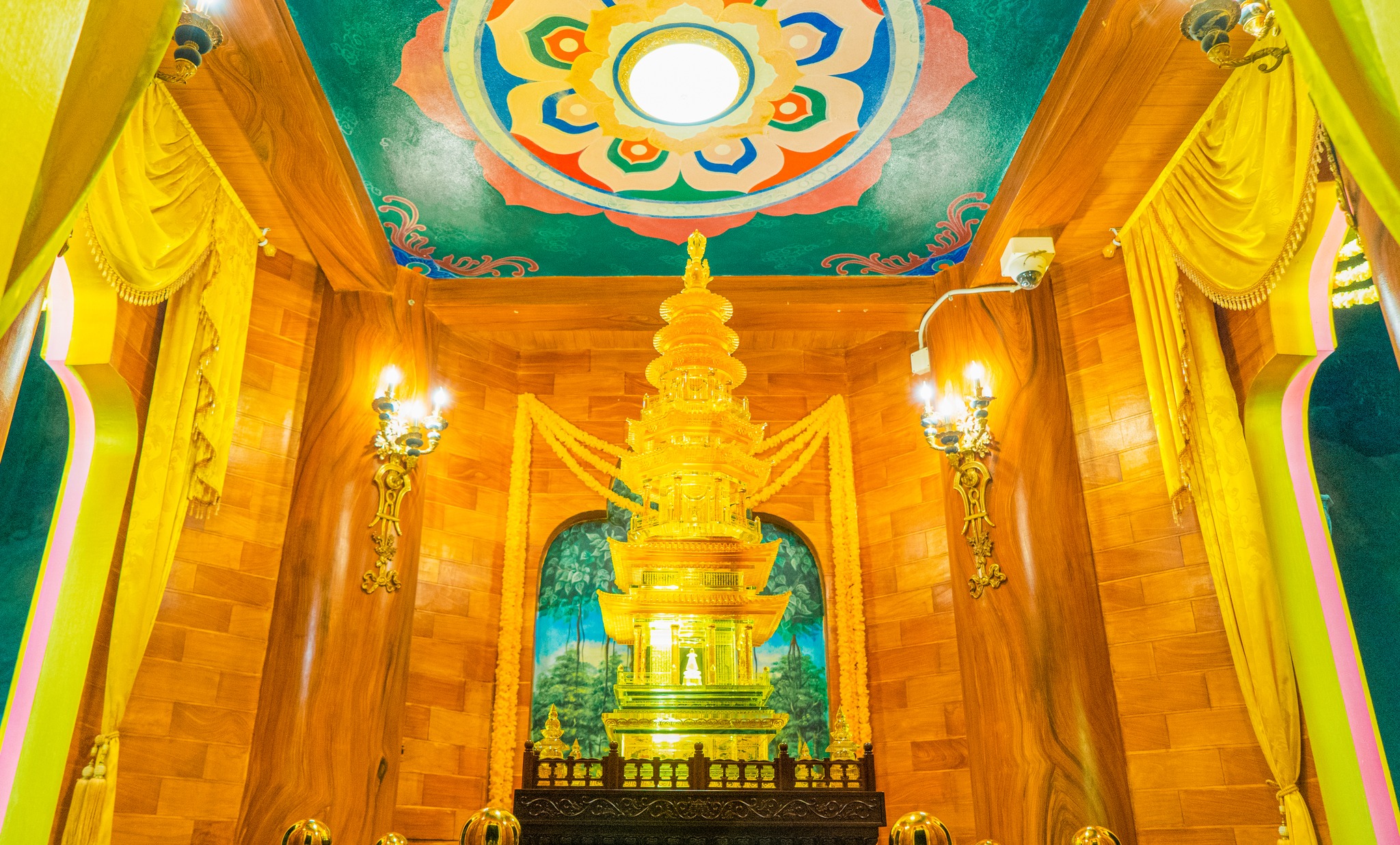 Tháp thờ Xá Lợi Phật   