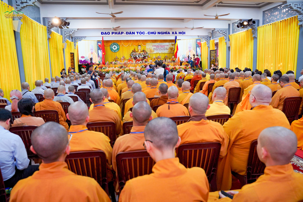 Lễ công bố và trao quyết định chuẩn y nhân sự Ban Phật giáo Quốc tế Trung ương và Ban Kinh tế Tài chính Trung ương diễn ra trong không khí trang nghiêm  