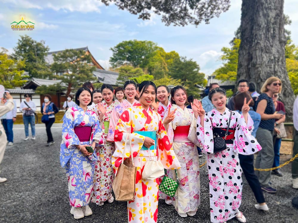 Cùng diện Kimono đi tham quan nào các các đạo hữu!  