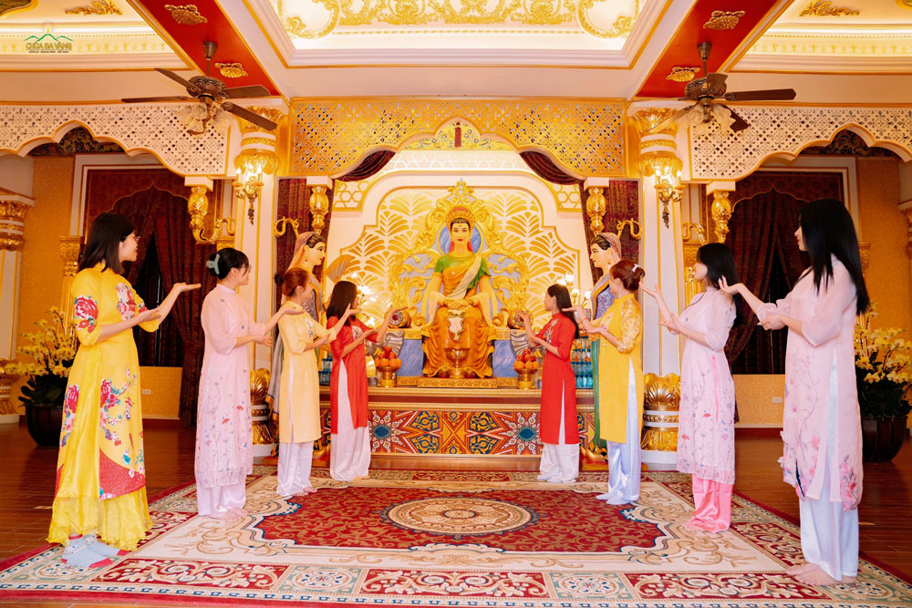 Tôn tượng Hoàng hậu Ma Da được thờ tự tại chùa Ba Vàng  