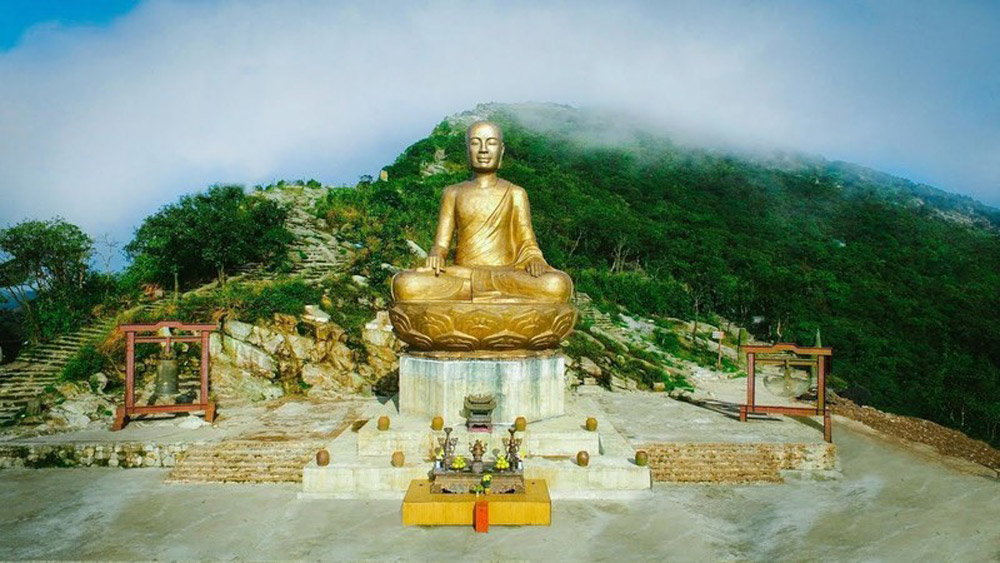 Tôn tượng Phật hoàng Trần Nhân Tông được thờ tự tại non thiêng Yên Tử (ảnh minh họa nguồn internet)
