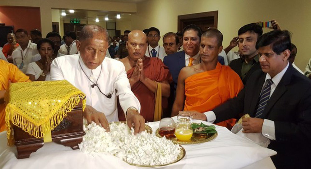 Lãnh đạo và chư Tăng hai nước Sri Lanka, Pakistan chiêm bái Xá lợi Phật tại Sri Lanka (ảnh năm 2016)  