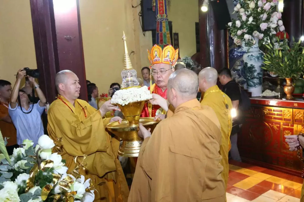 Chư Tôn đức Tăng tham dự lễ cung rước Xá lợi Phật tại chùa Quán Sứ - Hà Nội (ảnh năm 2023)  