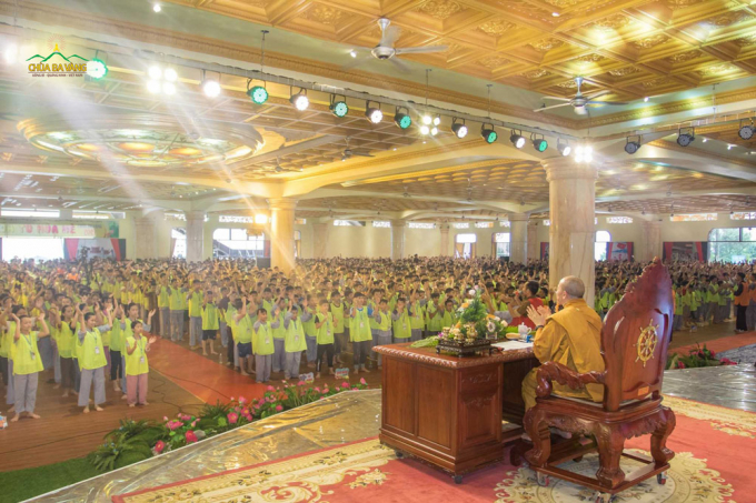Sư Phụ Thích Trúc Thái Minh chia sẻ lời Đức Phật dạy về 4 nhóm bạn chúng ta cần tránh xa