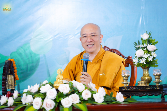Sư Phụ Thích Trúc Thái Minh chia sẻ với đoàn Học viện Tài Chính chủ đề “Hữu Sư Trí và Vô Sư Trí”
