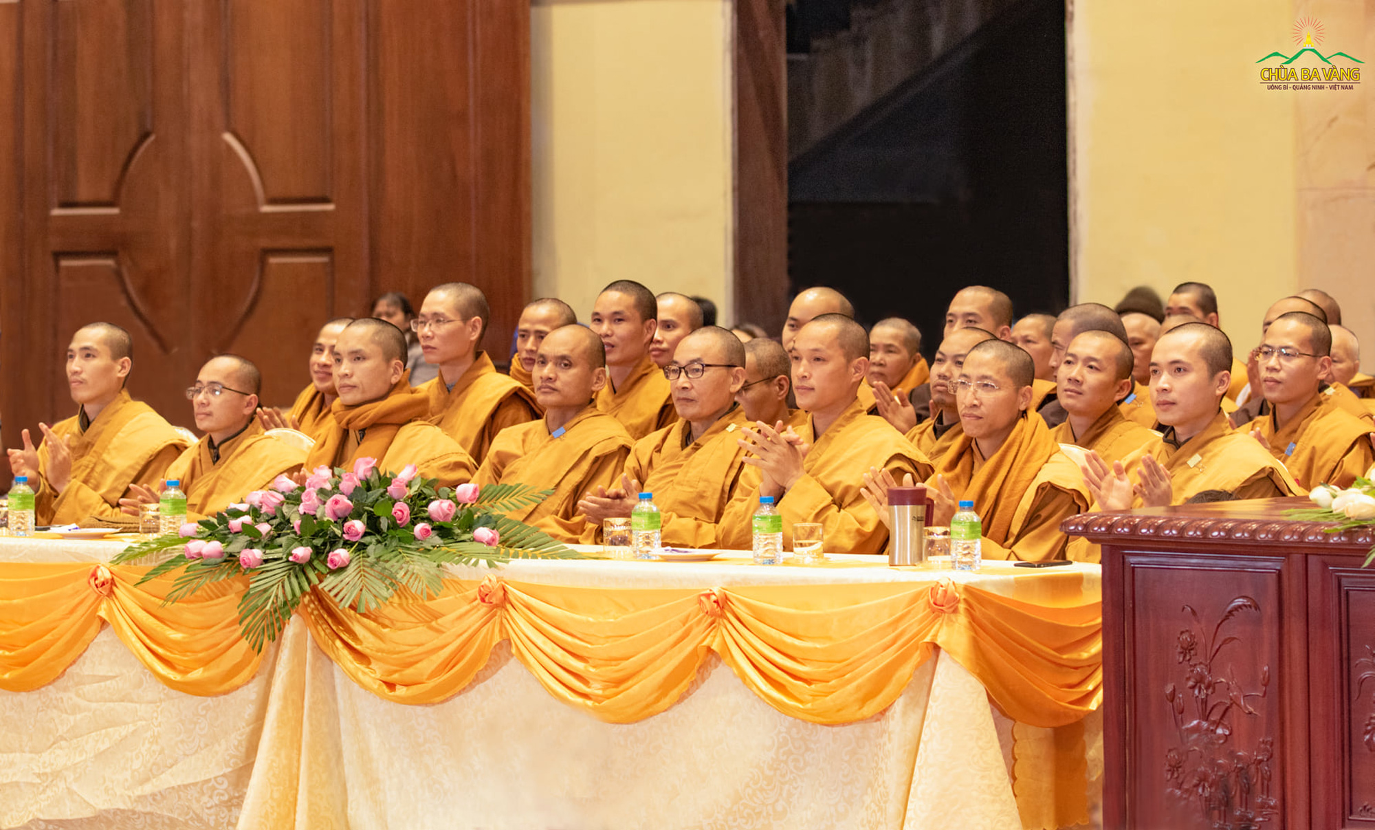 Chư Tăng Ni chùa Ba Vàng trong đêm “Ca mừng Đức Phật thành đạo”