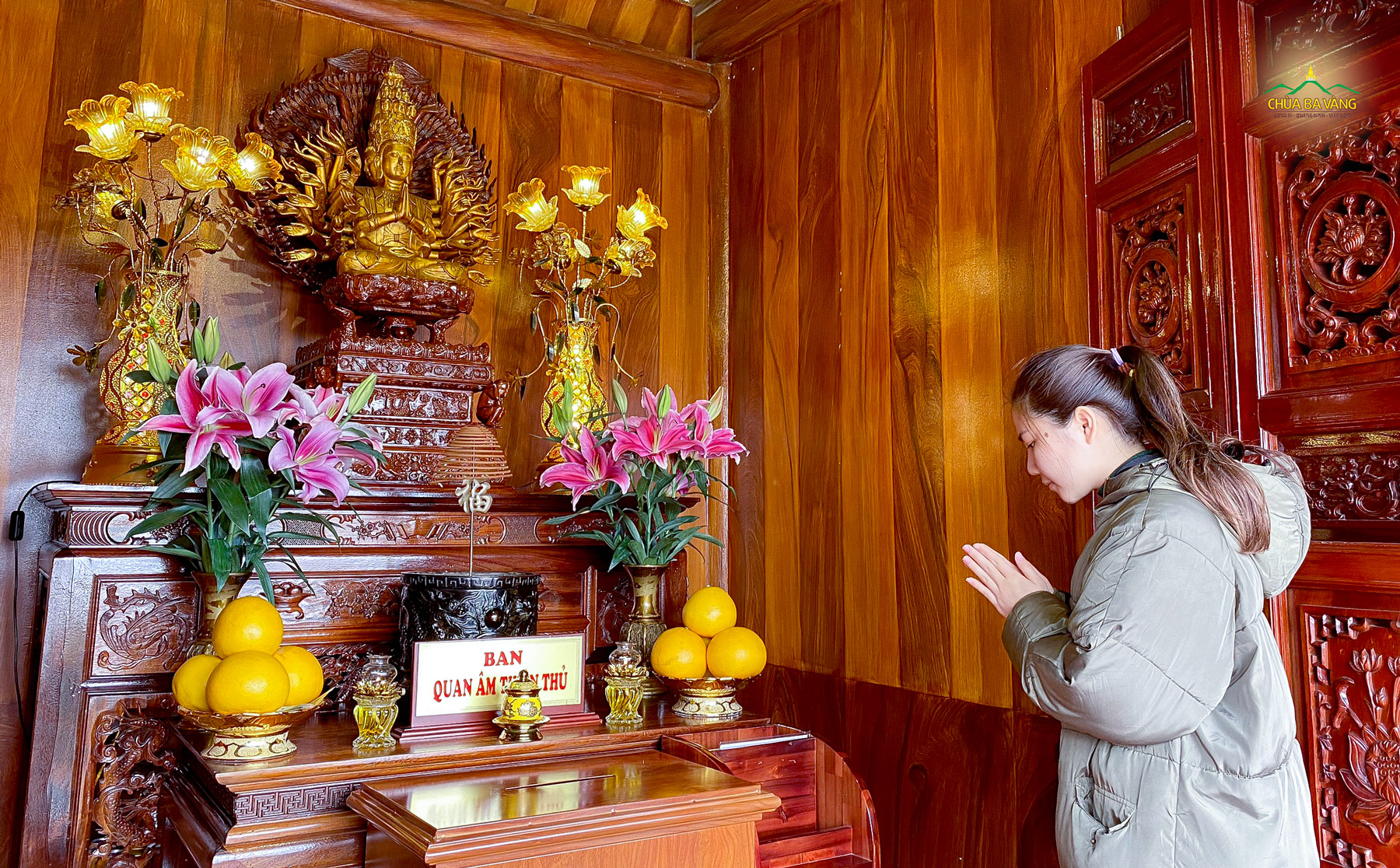 Bồ tát Thiên Thủ Quan Âm thị hiện nghìn mắt nghìn tay thấu rõ, nâng đỡ, che chở, độ trì cho các thí chủ về chùa cầu nguyện