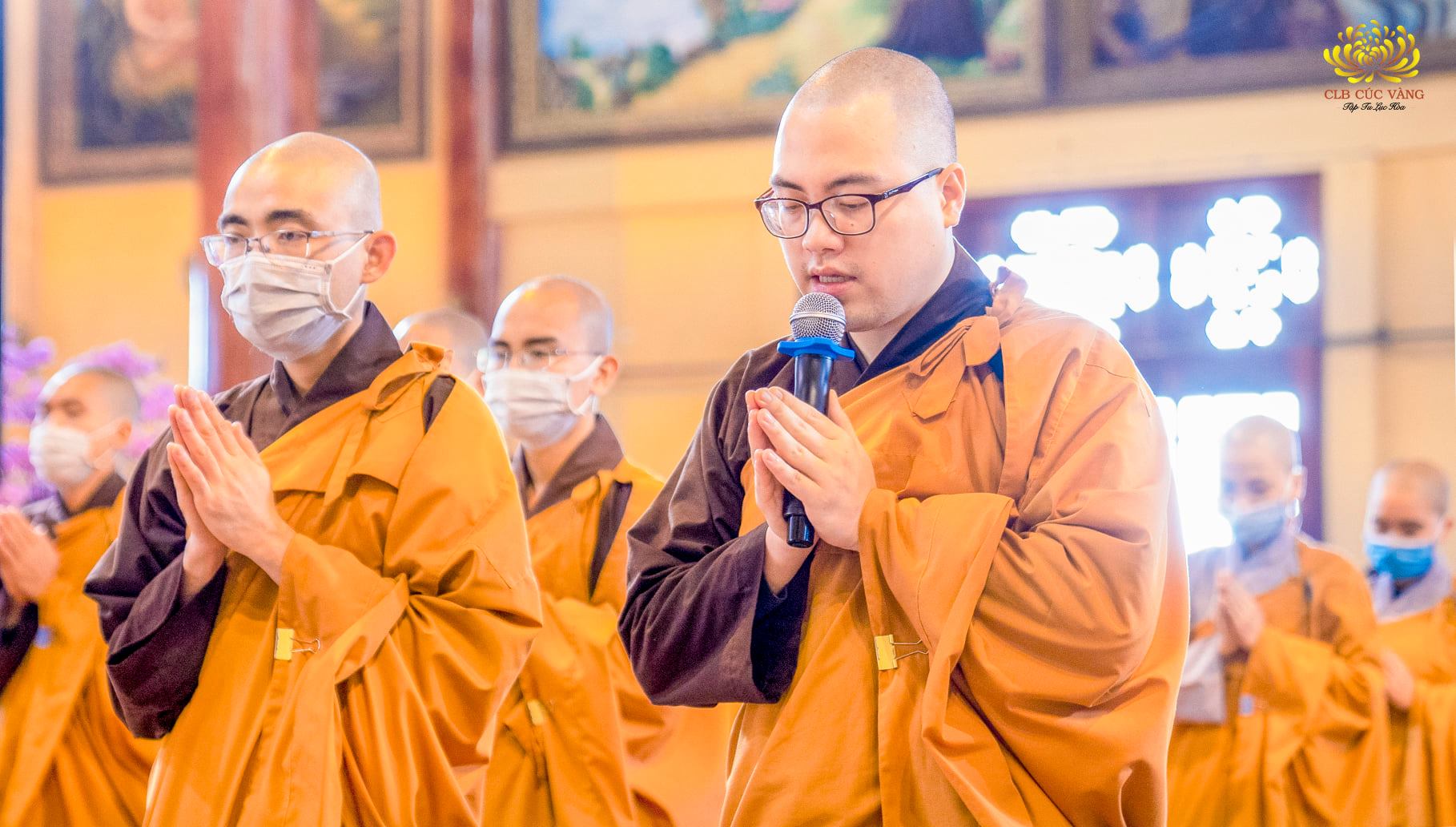 Chúng Sadi chùa Ba Vàng dâng lời khánh tuế lên Sư Phụ Thích Trúc Thái Minh