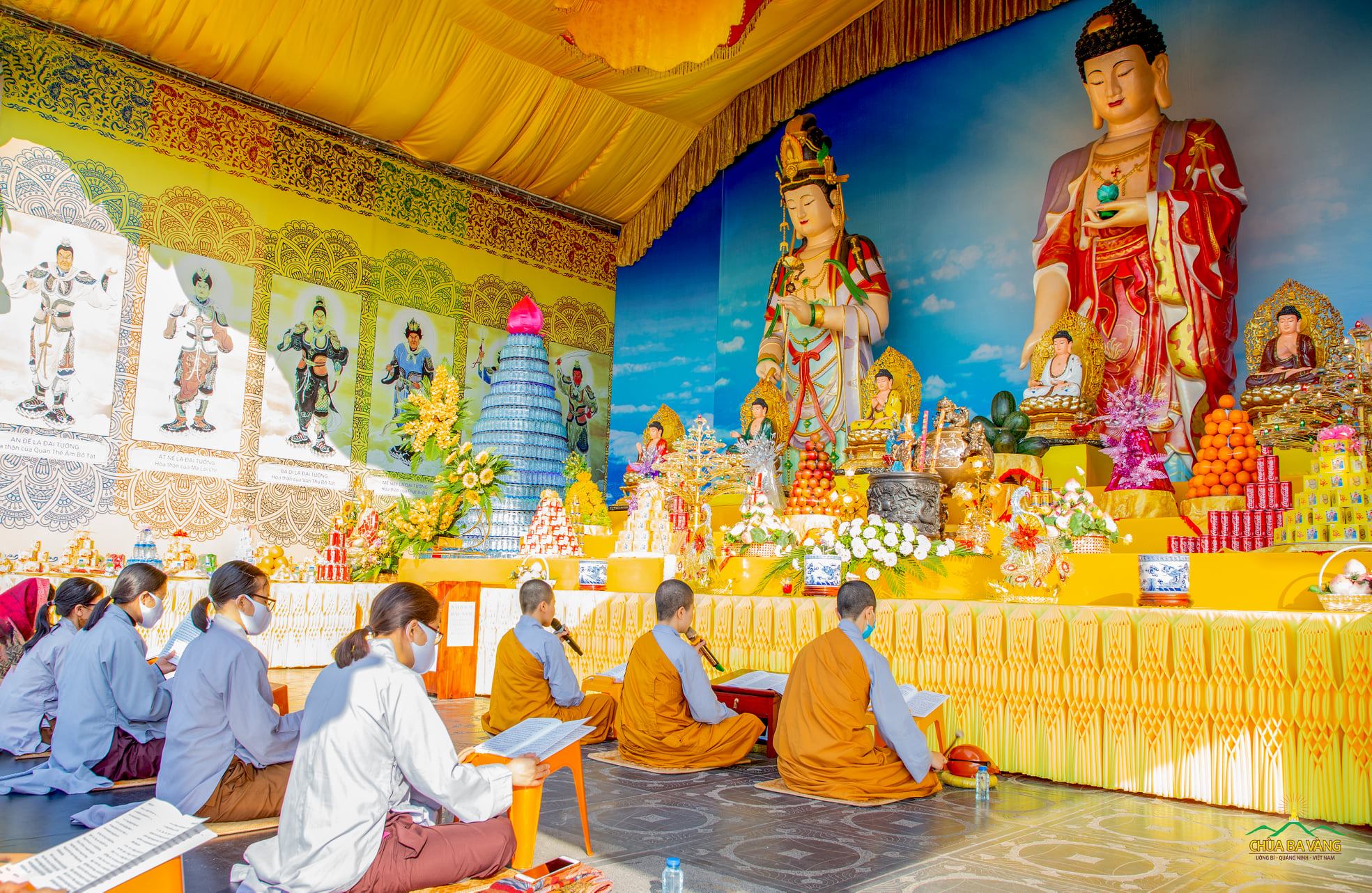 Vào các buổi sáng, chư Ni và các Phật tử trang nghiêm tụng kinh Dược Sư nguyện cầu thập phương pháp giới đồng được tiêu tai diên thọ