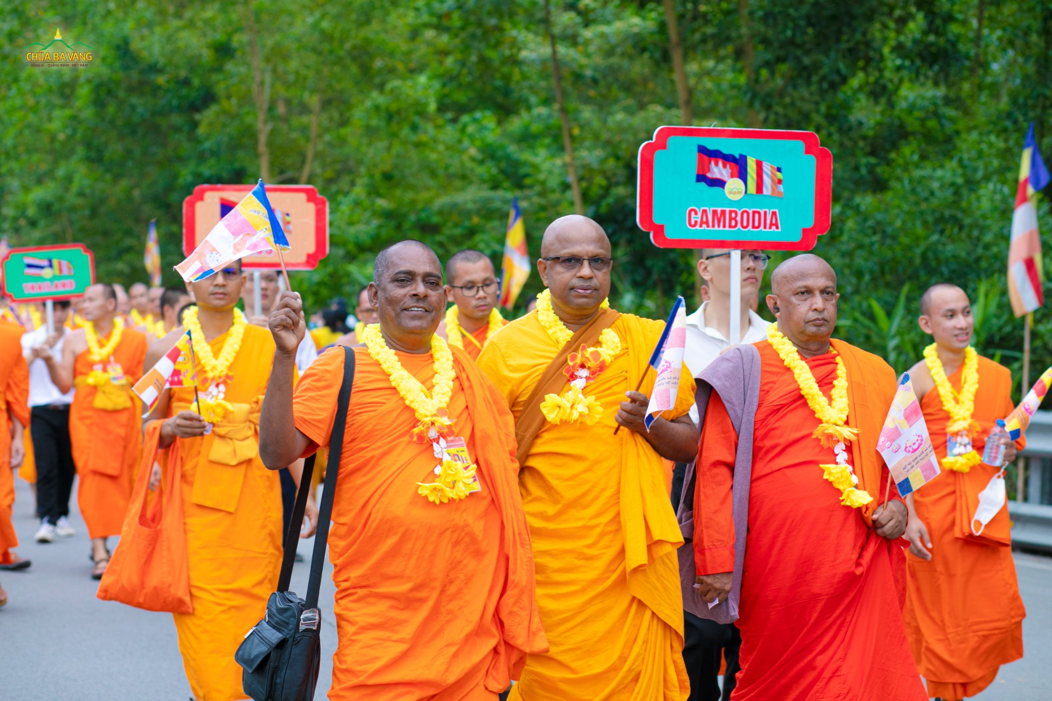 Chư Tăng nước Campuchia tham gia lễ diễu hành mừng Đức Phật đản sinh