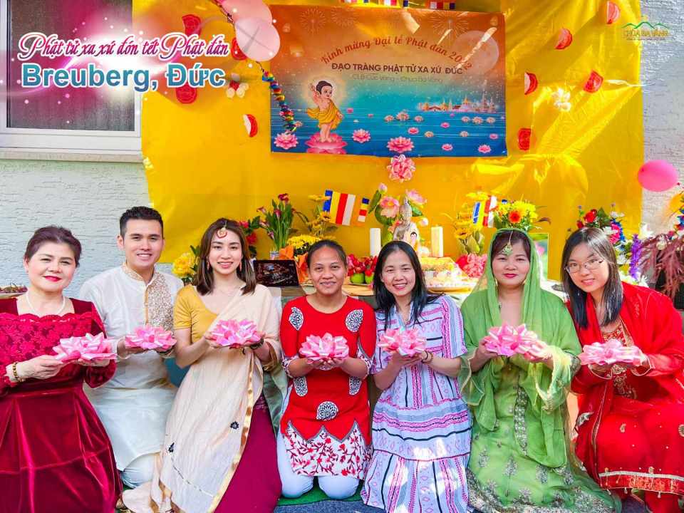 Niềm hạnh phúc của những người con Phật trong ngày kỷ niệm khánh đản Đức Thế Tôn