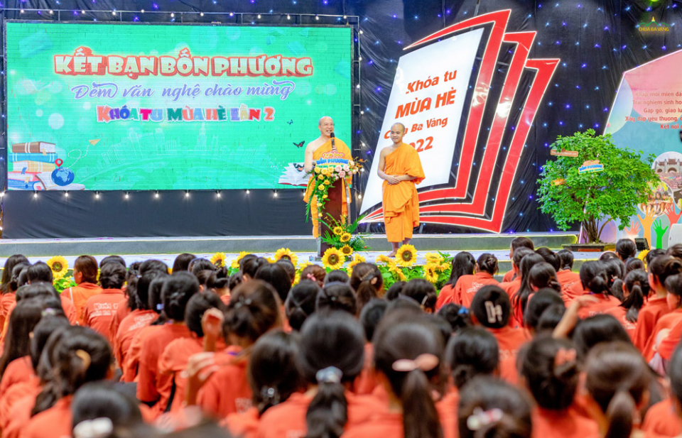 Sư Phụ Thích Trúc Thái Minh ban bố những lời đạo từ quý báu để tiếp thêm tinh thần, động viên cho các bạn khóa sinh và tình nguyện viên bước vào Khóa tu mùa hè lần 2 năm 2022