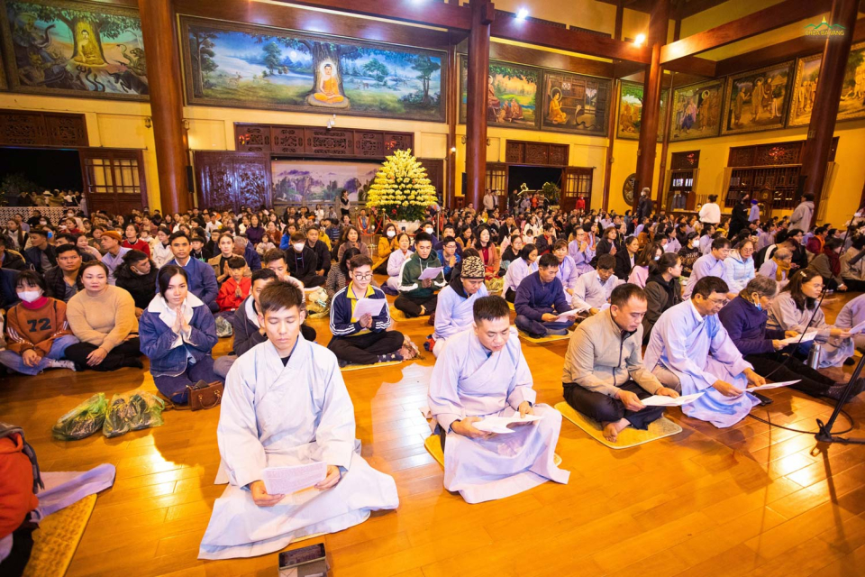 Đông đảo nhân dân, Phật tử thập phương tham dự khóa lễ tụng kinh cầu an đầu năm Quý Mão
