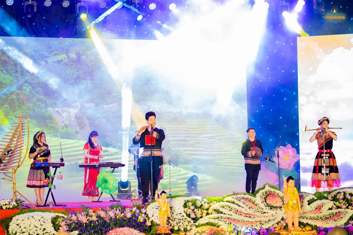“Liên khúc giai điệu mừng Phật đản sinh” được thể hiện bởi ban nhạc Cúc Quỳ