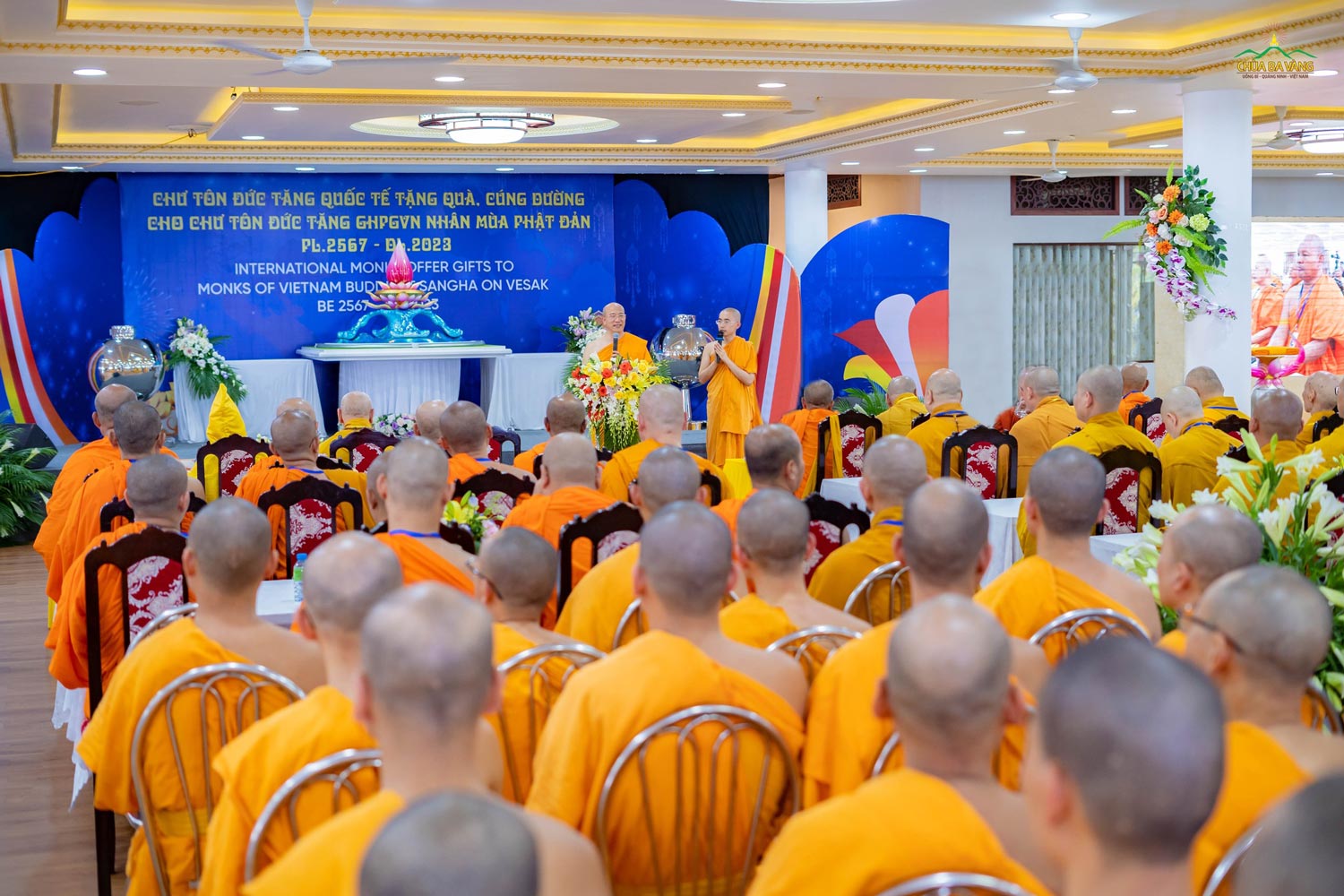 Thầy Thích Trúc Thái Minh phát biểu tại buổi lễ