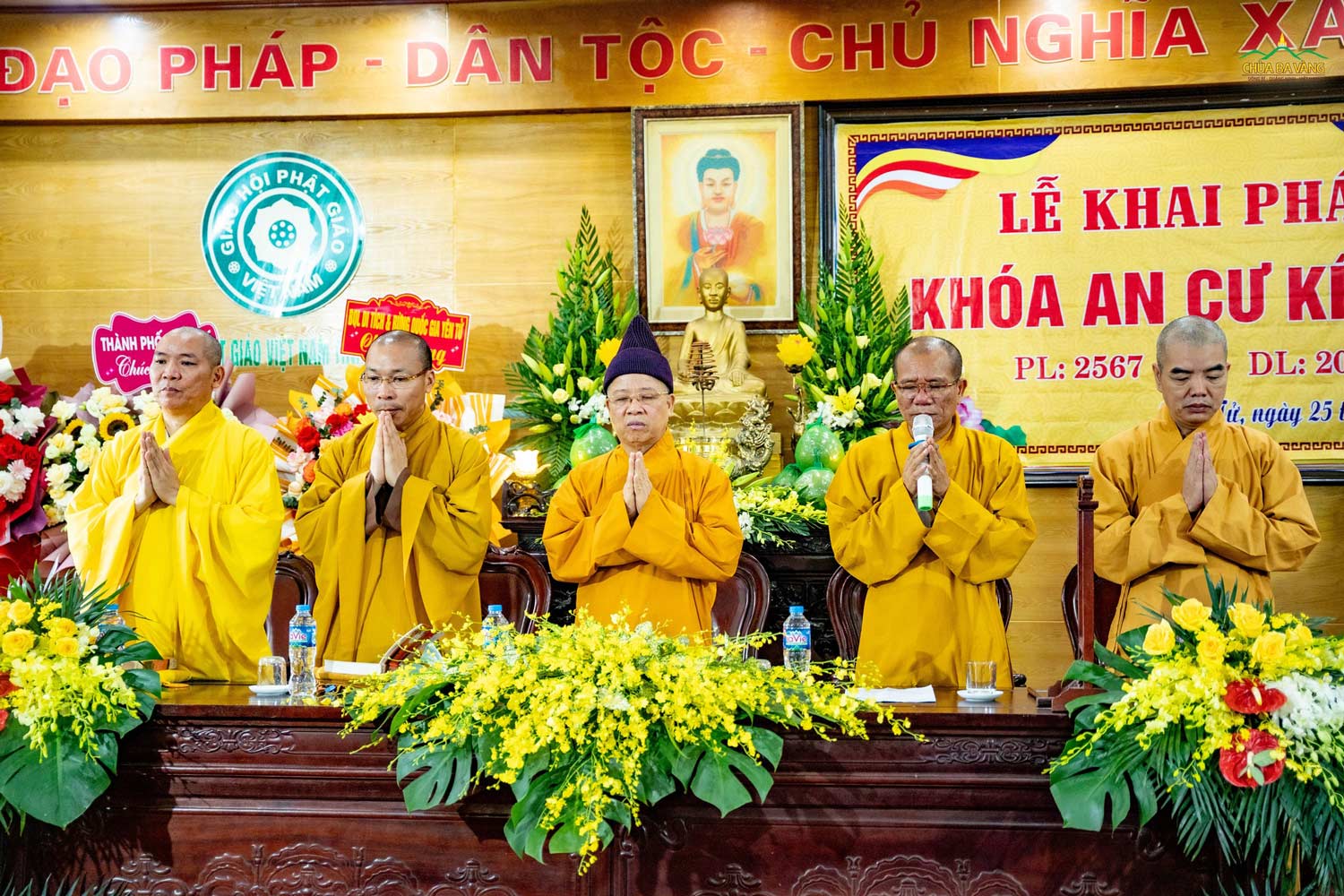 Ban Trị sự GHPGVN tỉnh Quảng Ninh khóa V nhiệm kỳ 2022 - 2027 trong lễ khai Pháp an cư