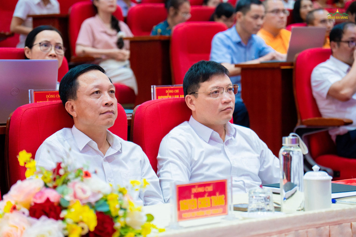 Ông Nghiêm Xuân Cường và ông Nguyễn Chiến Thắng (từ phải qua trái) tham dự hội nghị