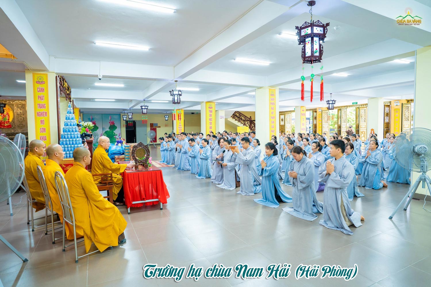 Các Phật tử dâng lời tác bạch cúng dường tại trường hạ chùa Nam Hải (quận Lê Chân, TP. Hải Phòng)