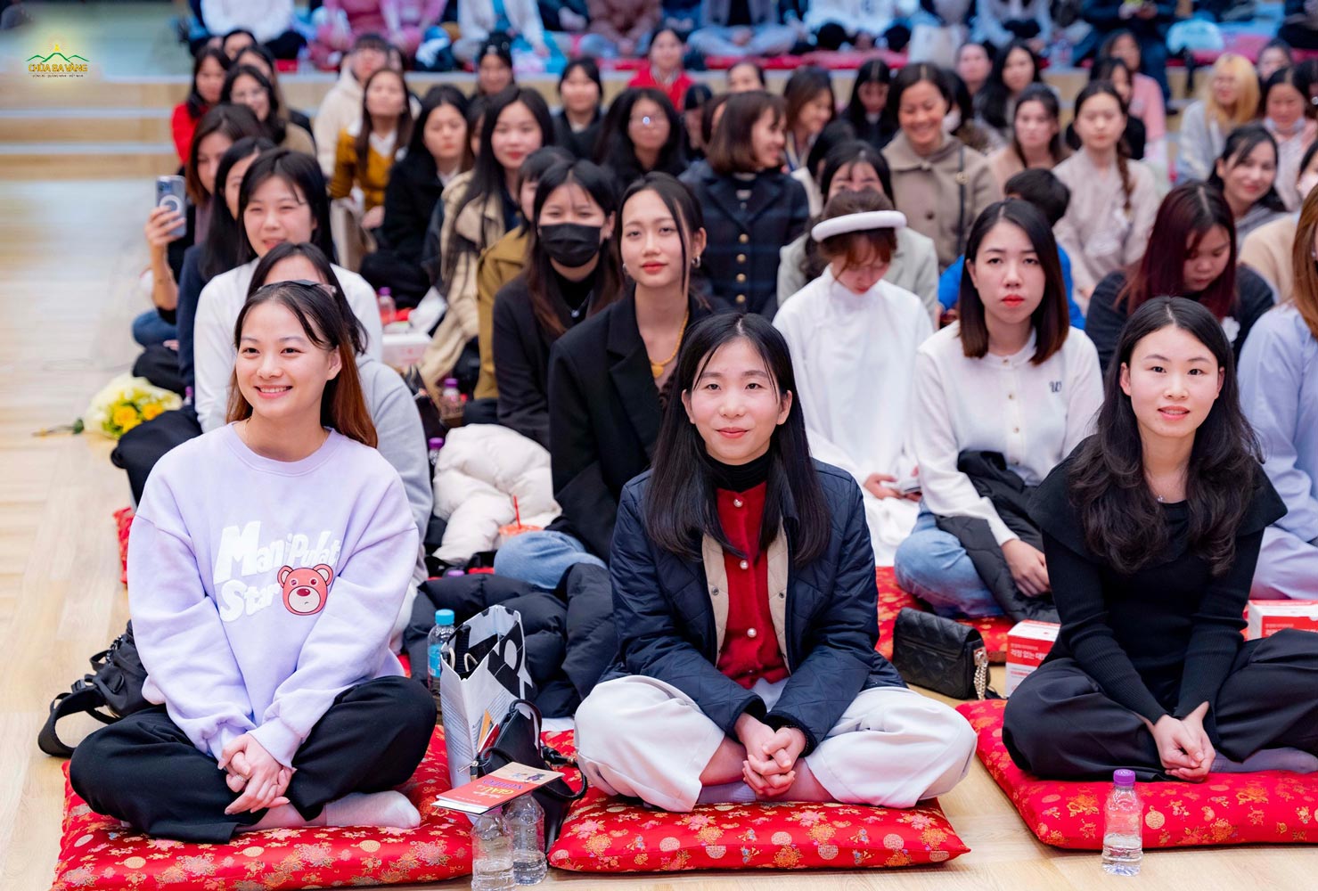 Lần đầu tiên các bạn trẻ được lắng nghe Sư Phụ giảng ngay trên đất nước Hàn Quốc