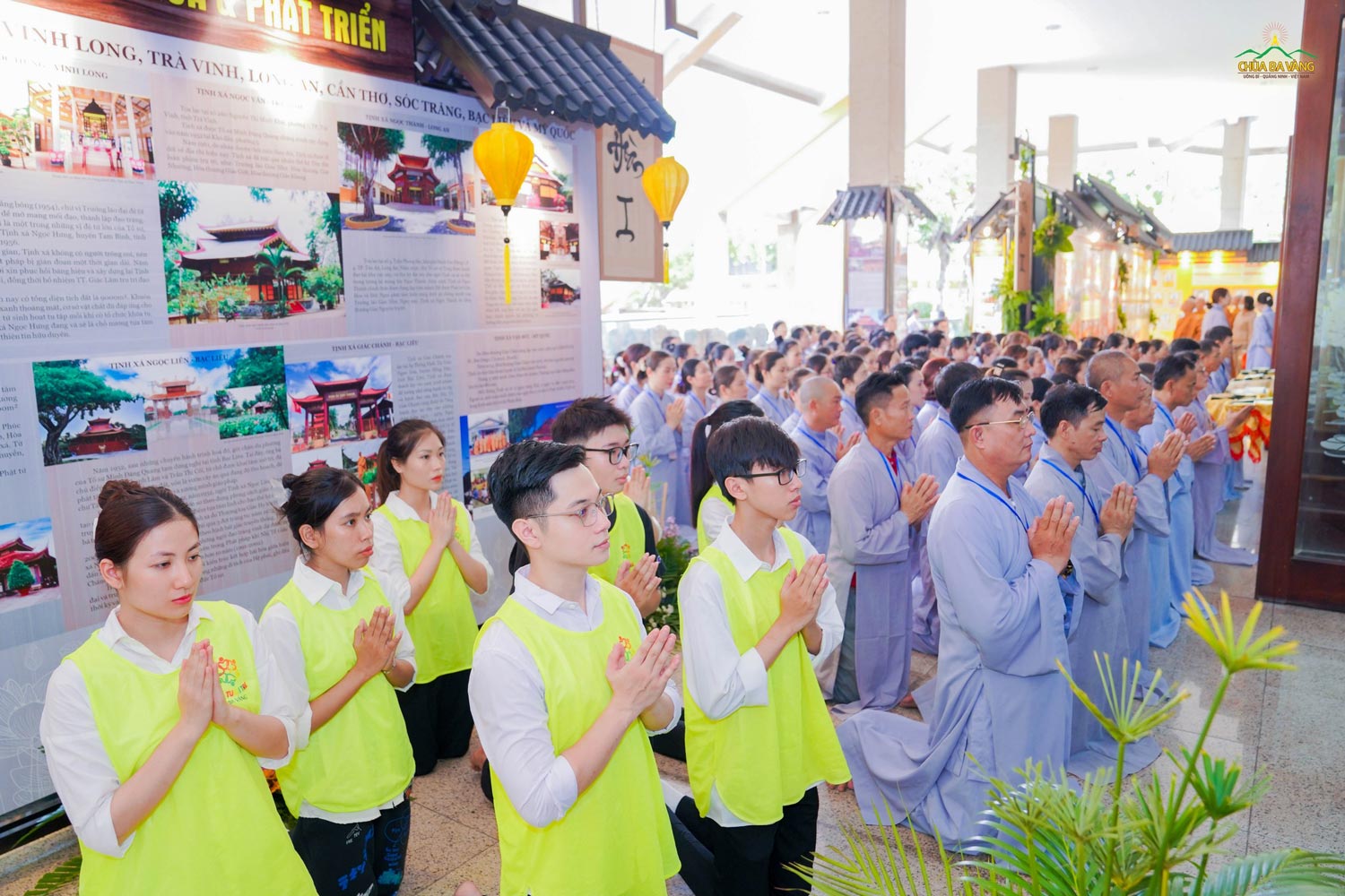 Phật tử CLB Cúc Vàng và các thành viên CLB Tuổi trẻ chùa Ba Vàng khu vực miền Nam tham dự chương trình